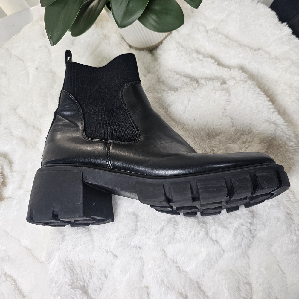 ASOS DESIGN Wide Fit Adjust chunky chelsea‎ boots in black - Picture 5 of 13